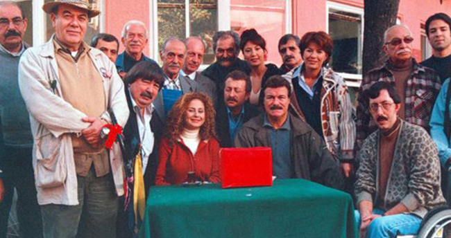 Efsane dizi Mahallenin Muhtarları ekranlara dönüyor!