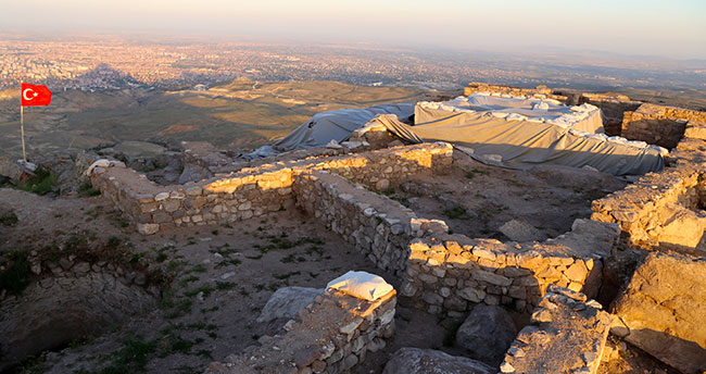 Konya’da Dağın zirvesinde alttan ısıtmalı “Sultan Hamamı” bulundu