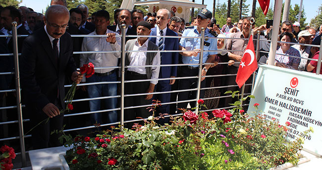 Ömer Halisdemir mezarı başında anıldı