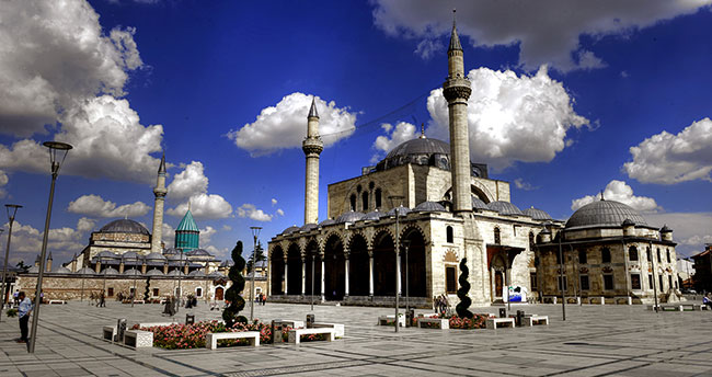 Tarihi Camileri Gelecek Kuşaklara Aktarıyoruz