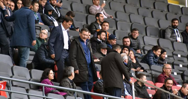 Melih Gökçek Konyaspor Osmanlıspor maçında görüntülendi