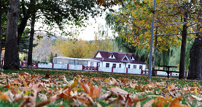 Seydişehir Kuğulu Park’ta kartpostallık görüntüler