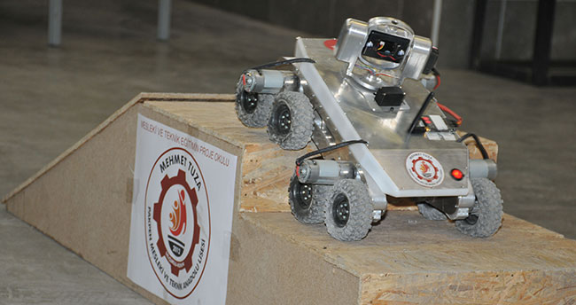Liseliler asker için Porsuk robotu yaptı