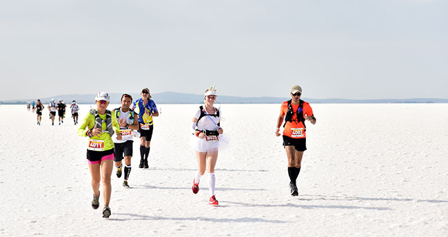 Tuz Gölü Ultra Maratonu sürüyor