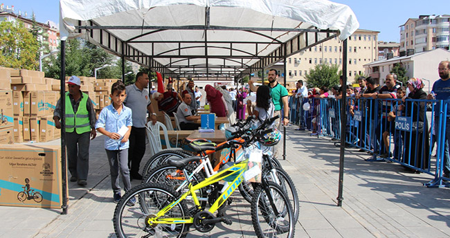 Başkan Tutal çocukları kask konusunda uyardı