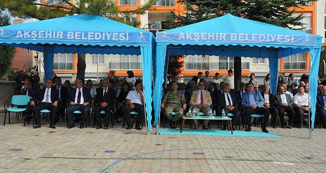Akşehir Belediyesinden 2 bin 500 çanta ve kırtasiye seti