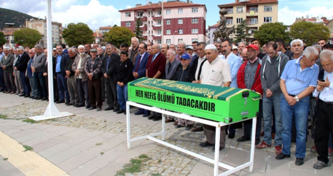 Ünlü oyuncuya sanat dünyasından büyük vefasızlık!