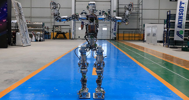 Adım atan robot “Akıncı-4” görücüye çıktı