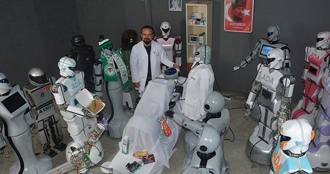 Sahneden düşerek parçalanan robot onarıldı
