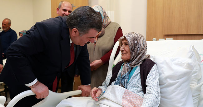 Bakan Koca’dan Konya Numune Hastanesi’nde hasta ziyareti