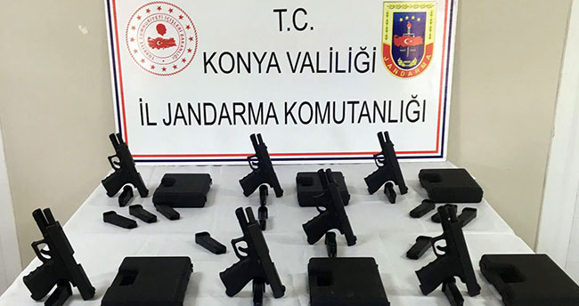 Konya’da 7 adet glock marka silah kaçak yolla satılırken ele geçirildi