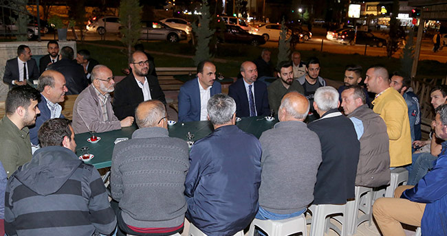 Başkan Altay, teravih sonrası vatandaşlarla buluştu