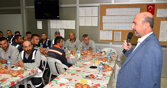 Başkan Pekyatırmacı personeli ile sahur yaptı