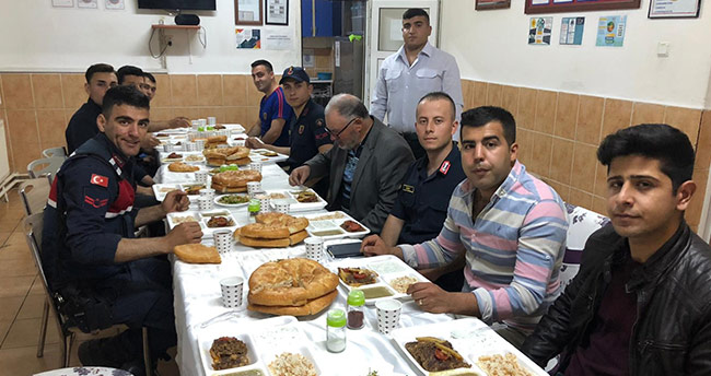 Çeltik Jandarma Komutanlığından şehit ailelerine iftar 