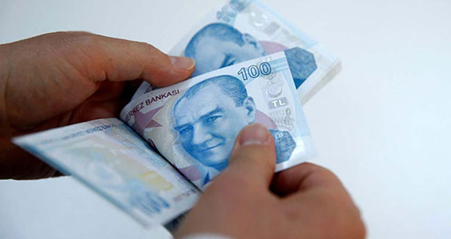 Emeklilerin zamlı maaşları hesaplara yatıyor!
