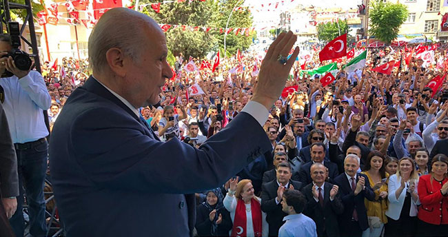 Bahçeli: “Uyuyan devin üzeri örtülmek istenmektedir”