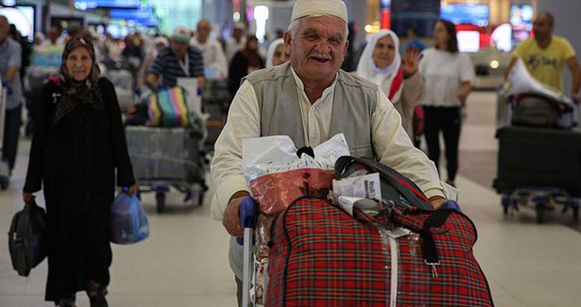 İlk hac kafilesi yurda döndü