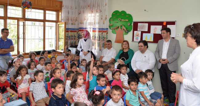 Konya Eğitim ve Araştırma Hastanesi kreşinde sağlıklı beslenme ve diş sağlığı eğitimi