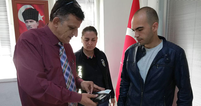 Konyalı vatandaş sokakta bulduğu cüzdanı zabıtaya teslim etti
