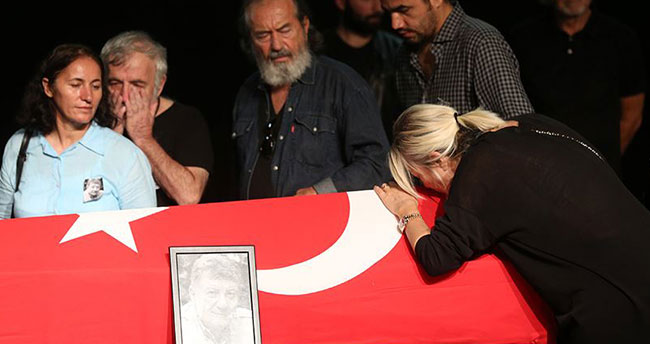 Usta oyuncu Tarık Ünlüoğlu için tören düzenlendi