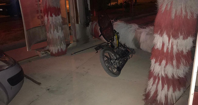Konya polisi motosiklet hırsızlarını oto yıkamacıda yakaladı