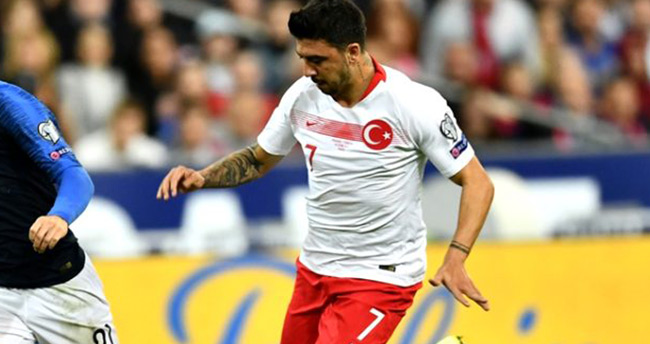 Ozan Tufan, Türkiye maçındaki performansıyla çok eleştirildi
