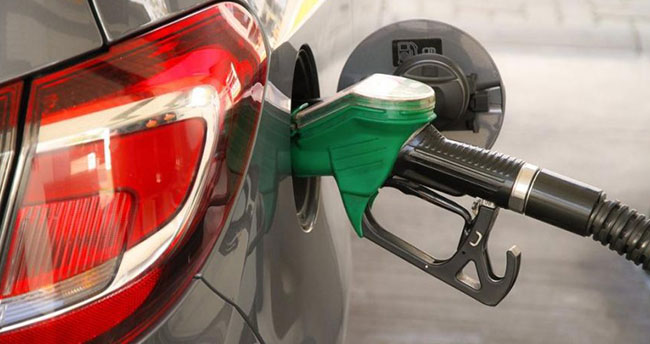 Benzine zam İran sokaklarını karıştırdı!
