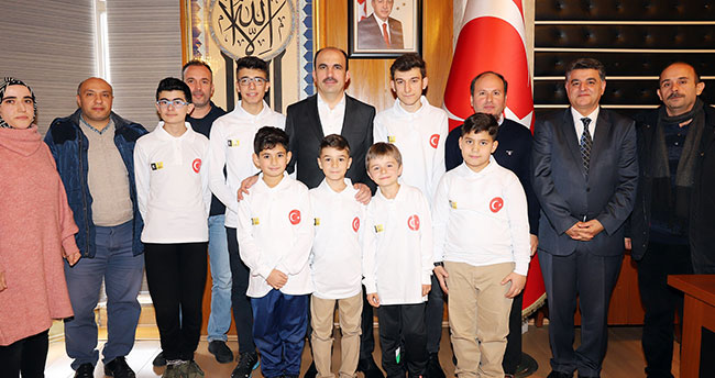 Başkan Altay, Dünya Robot Yarışmasına katılacak öğrencileri tebrik etti