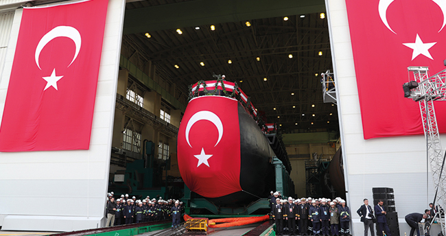 İlk yerli denizaltı Piri Reis suya indirildi işte yeni gururumuzun özellikleri