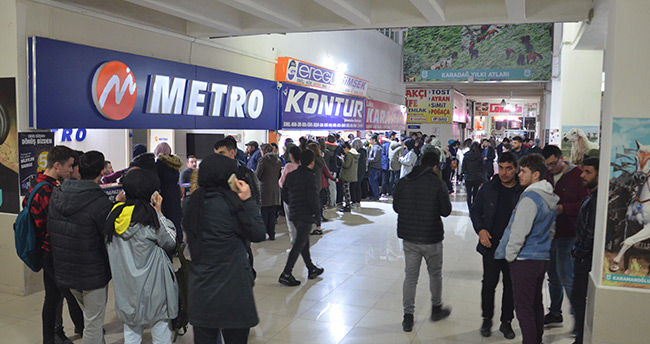 Üniversite öğrencileri terminallerde yoğunluk oluşturdu