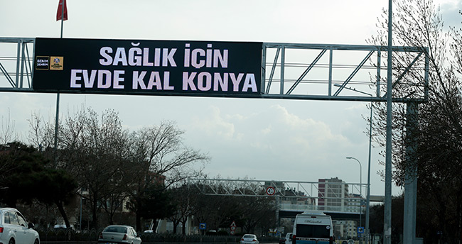 Trafik ışıkları ve led ekranlarla “Evde kal” çağrısı