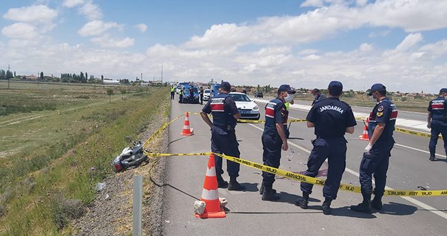 Aksaray-Konya kara yolunda traktöre çarpan motosikletin sürücüsü öldü