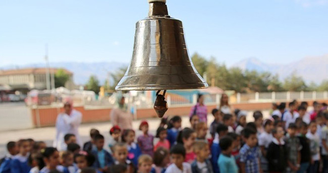 Okulların açılacağı tarih ve ara tatiller belli oldu! Yeni takvim yayımlandı