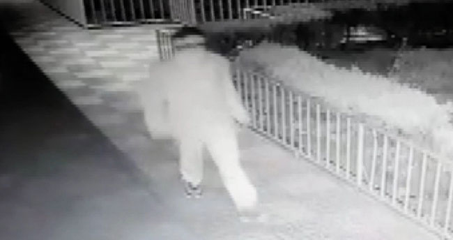 Konya’da yaşandı! Şaşkın hırsız kamerayı kırdığını zannetti, kendisini kayda aldı
