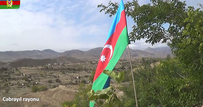 İşgalden kurtarılan Cebrail’ de Azerbaycan bayrağı dalgalanıyor