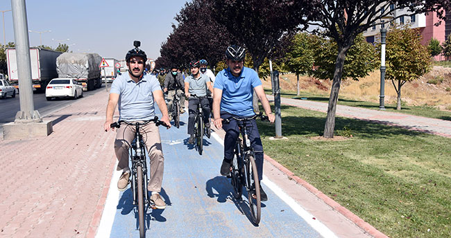 Bakan Kurum ve Başkan Altay sağlıklı yaşam için pedal çevirdi