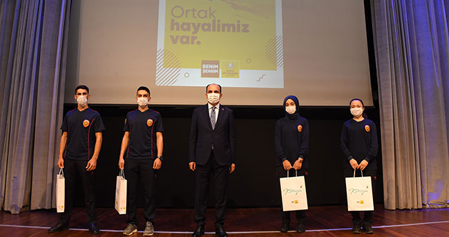 Başkan Altay göreve yeni başlayan itfaiyecilerle buluştu