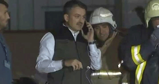 Enkaz altındaki vatandaşa bakan telefonla ulaştı..