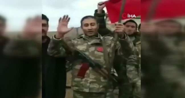 Azerbaycan askerleri, Karabağ’da ‘Türkiye’nin şerefine’ deyip Türk bayrağı dikti