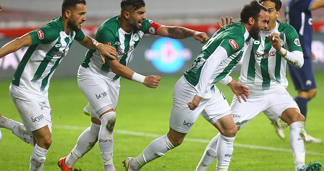 Konyaspor 2 attı, 2 yedi!