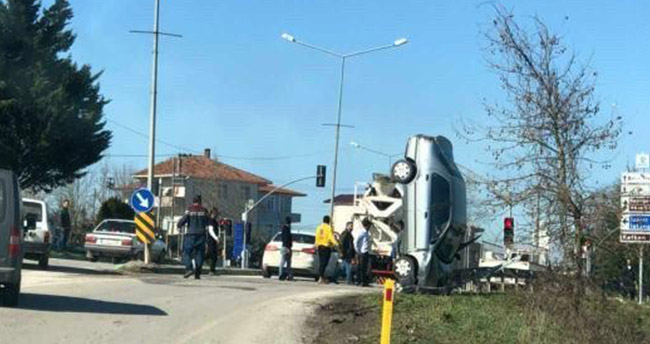 Akıllara durgunluk veren kaza! – Otomobil dik durdu