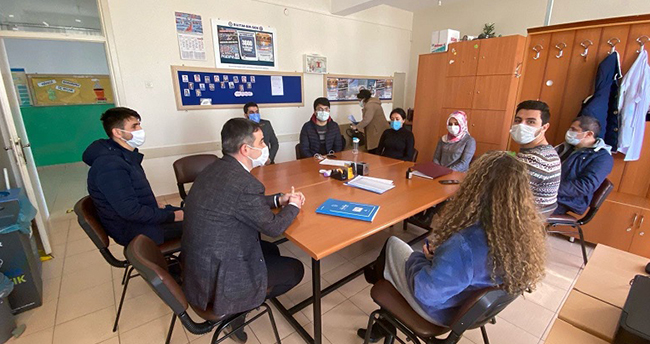 Yalıhüyük İlçe Milli Eğitim Müdürü Kafalı, yüz yüze eğitimin yapıldığı okulları ziyaret etti
