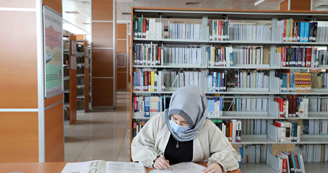 KTO Karatay Üniversitesi Merkez Kütüphanesi tüm okuyuculara kesintisiz hizmet veriyor