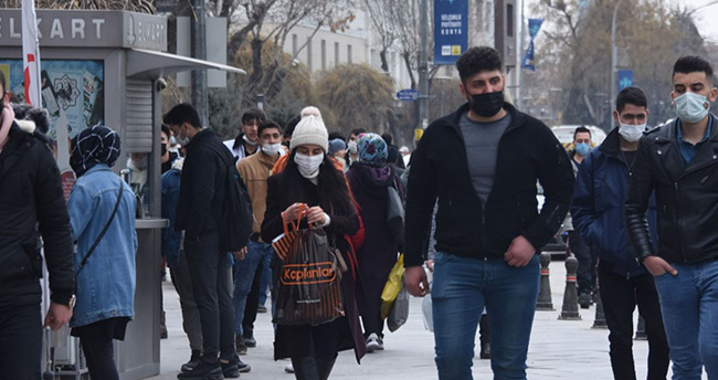 Bilim Kurulu Üyesi uyardı: Vaka sayıları daha da artabilir