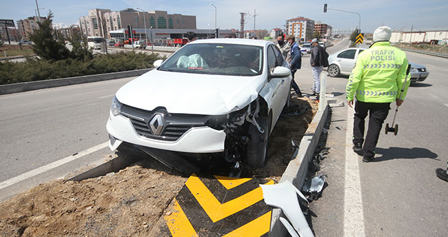 Konya’da otomobille motosikletin çarpıştığı kazada 2 kişi yaralandı