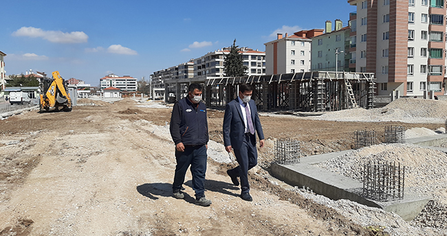 Karatay Belediye Başkanı Hasan Kılca, ilçede yapımı süren yatırımları inceledi