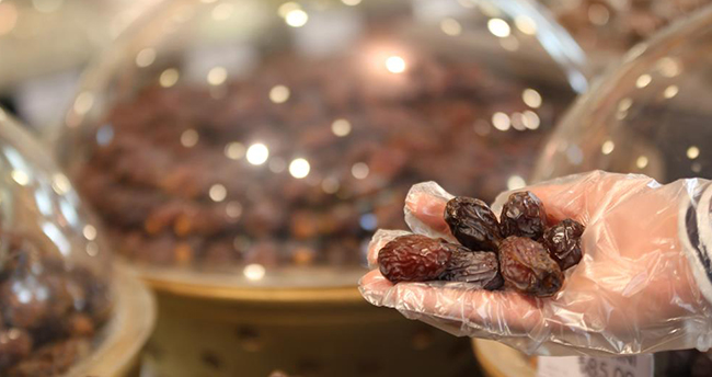 Konya’da tezgahlarda hurma hareketliliği başladı