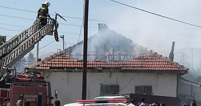 Konya’da müstakil ev yangında kullanılamaz hale geldi
