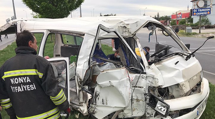 Konya’da tır ile minibüs çarpıştı: 7 yaralı