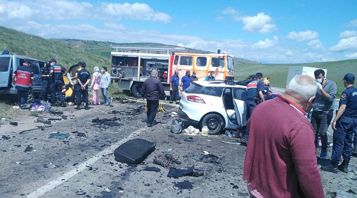 Sivas’ta katliam gibi kaza! 9 ölü…